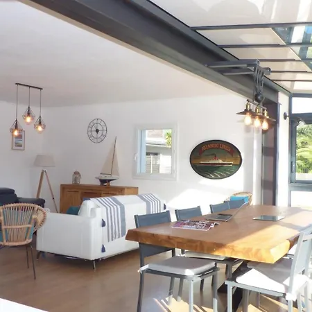 بيت للعطل Confortable Maison Avec Piscine A Baden