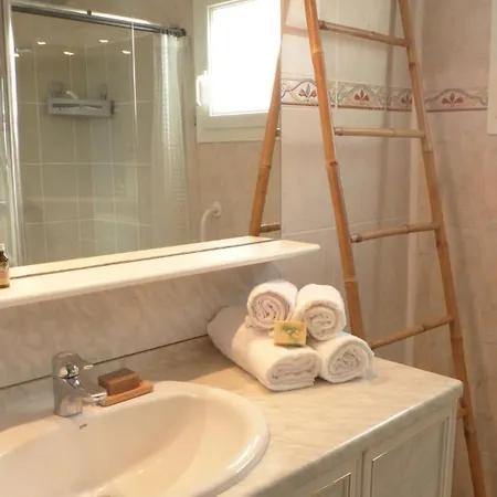 Confortable Maison Avec Piscine A Baden لارمور بادن